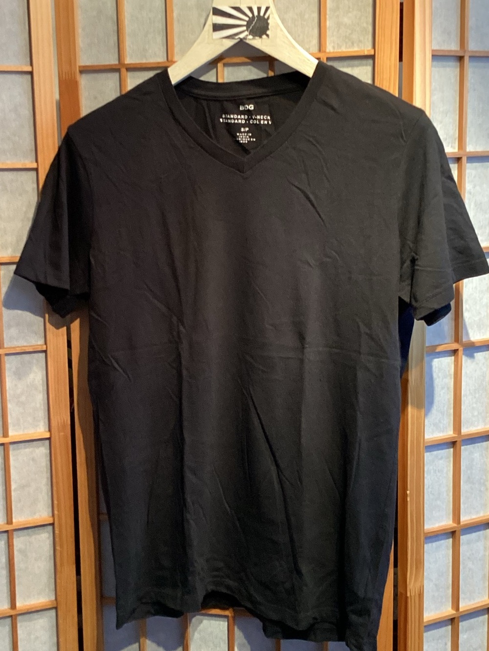 UO BDG Standard V-Neck Short Sleeve Tee Black Men's Size Small